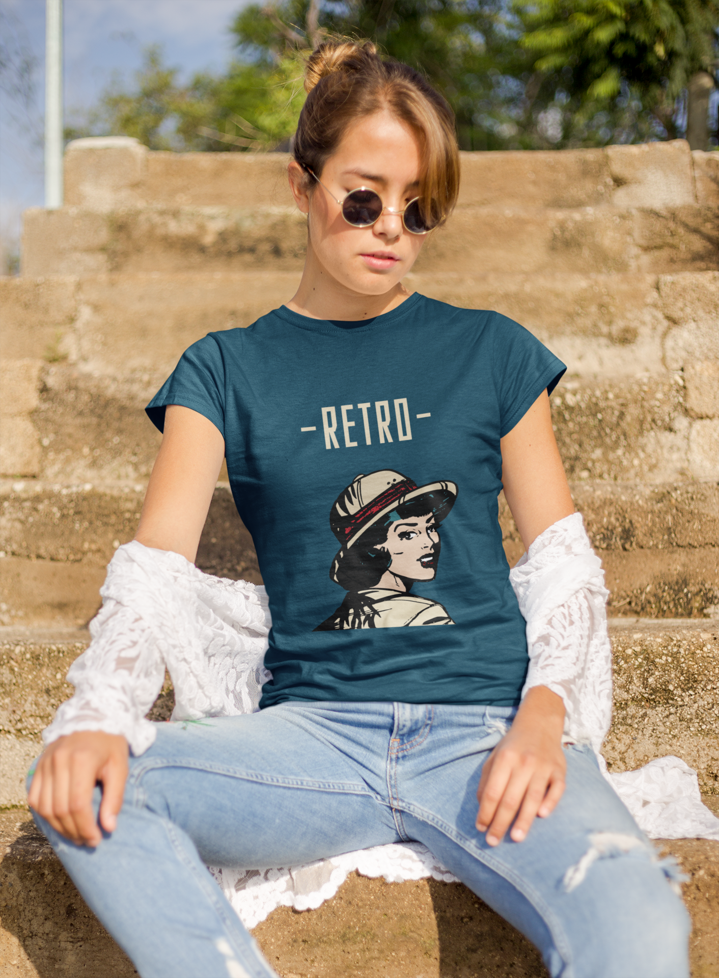 Retro Vibes – Vintage Pop Art Classic Girls Classic Crew T-Shirt.